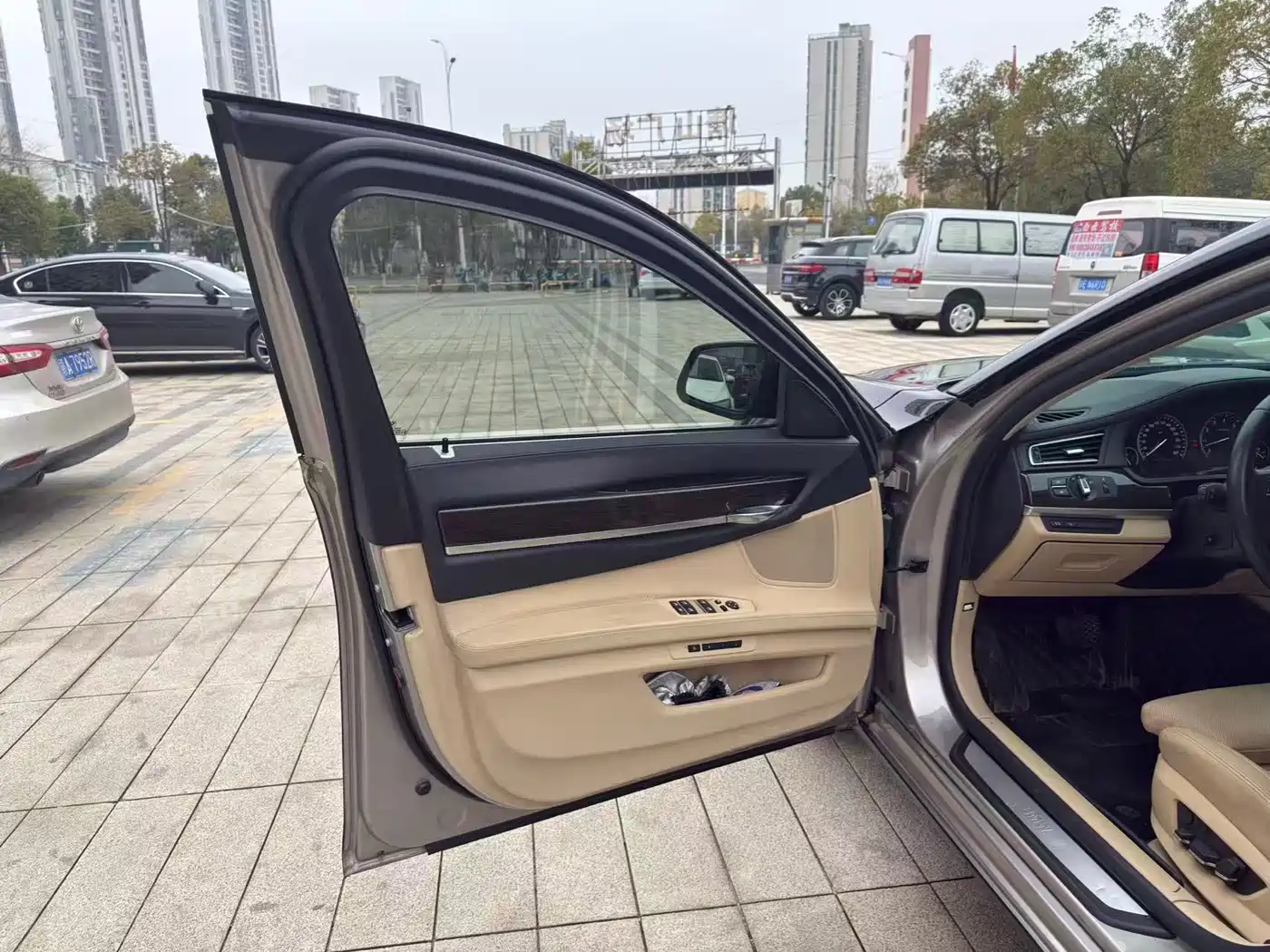 BMW 7 Series 2011 740Li Steinway Limited Edition фото 4