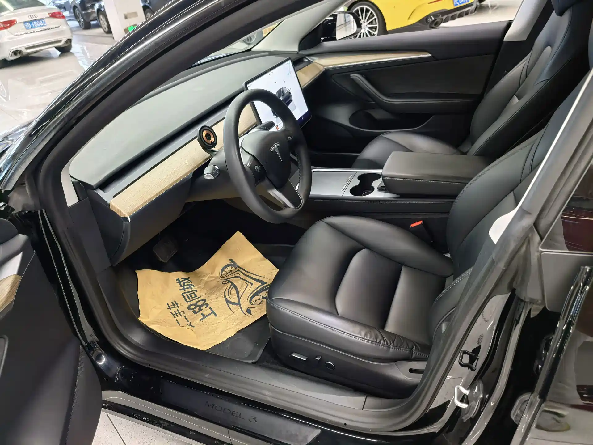 Фото 6 - Tesla Model 3