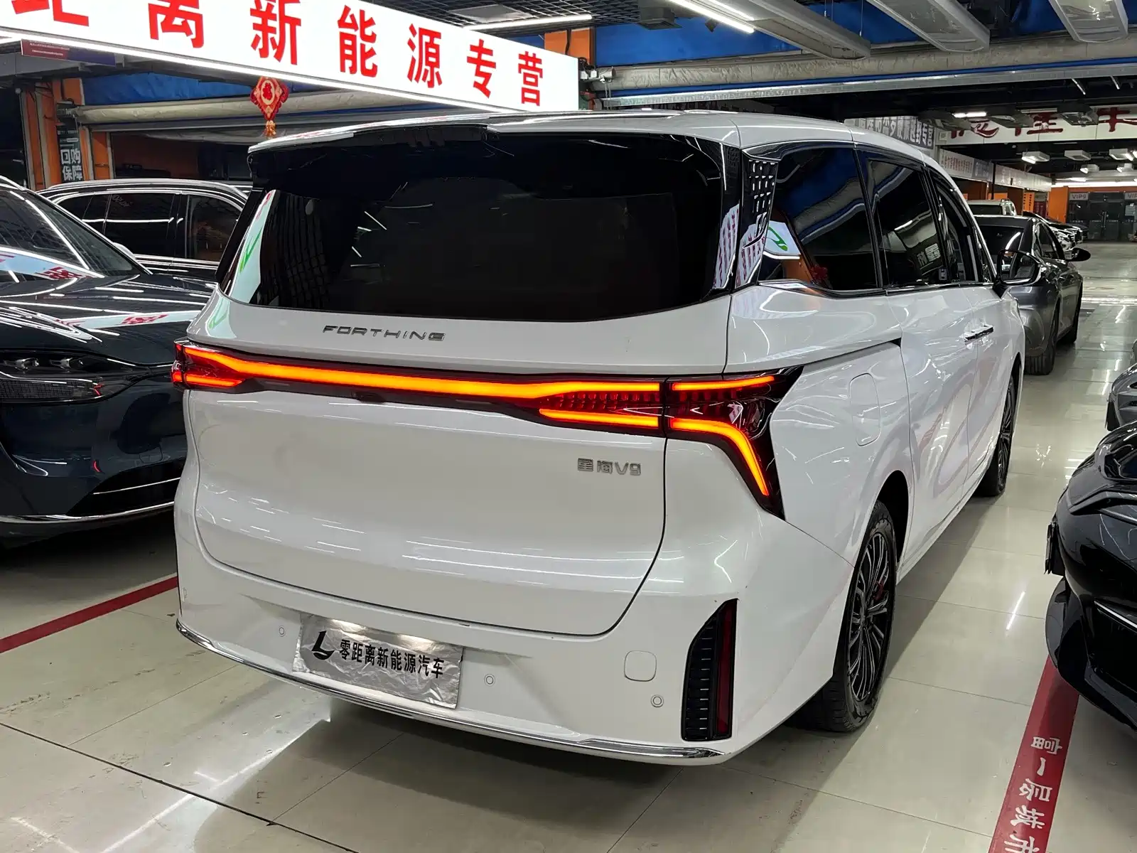 Photo 6 - Dongfeng Fengxing Starlight V9