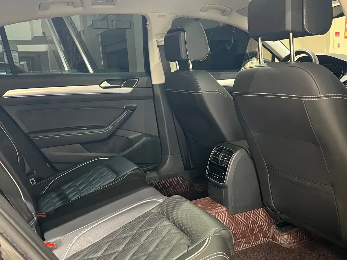 VOLKSWAGEN MAGOTAN GTE PLUG IN HYBRID