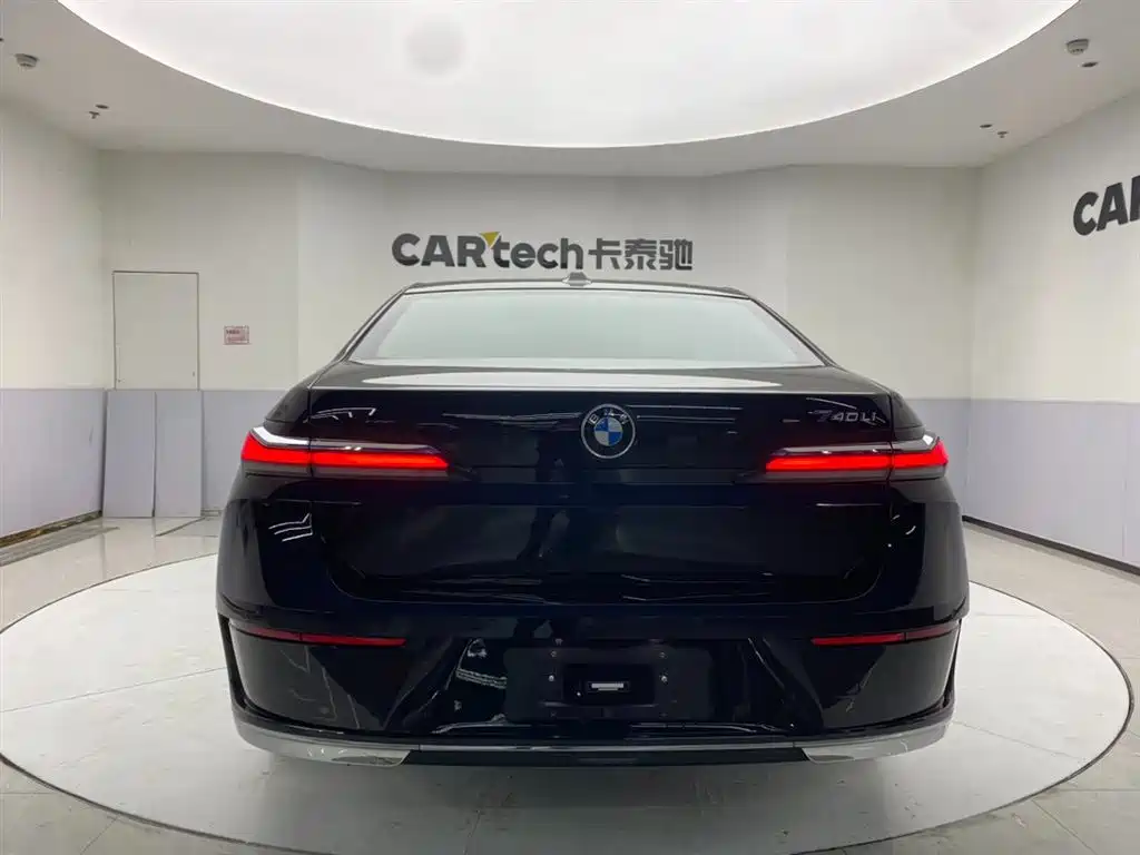 BMW 7-SERIES