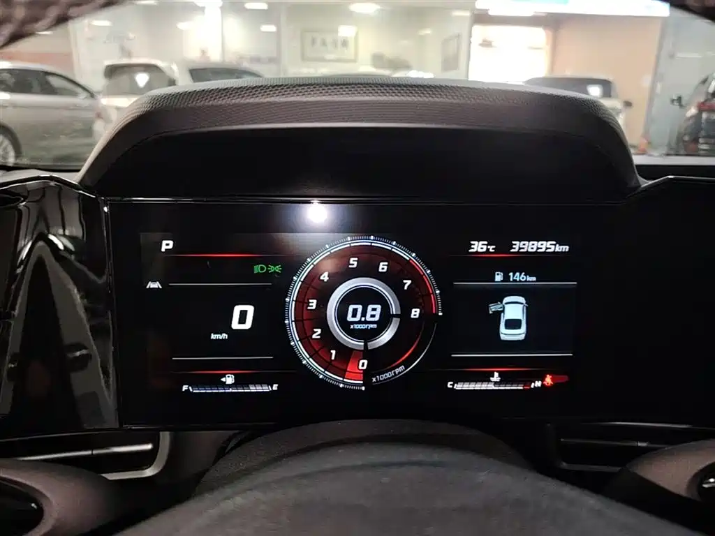 Hyundai Elantra 2021 1.5L CVT LUX Premium Edition фото 12