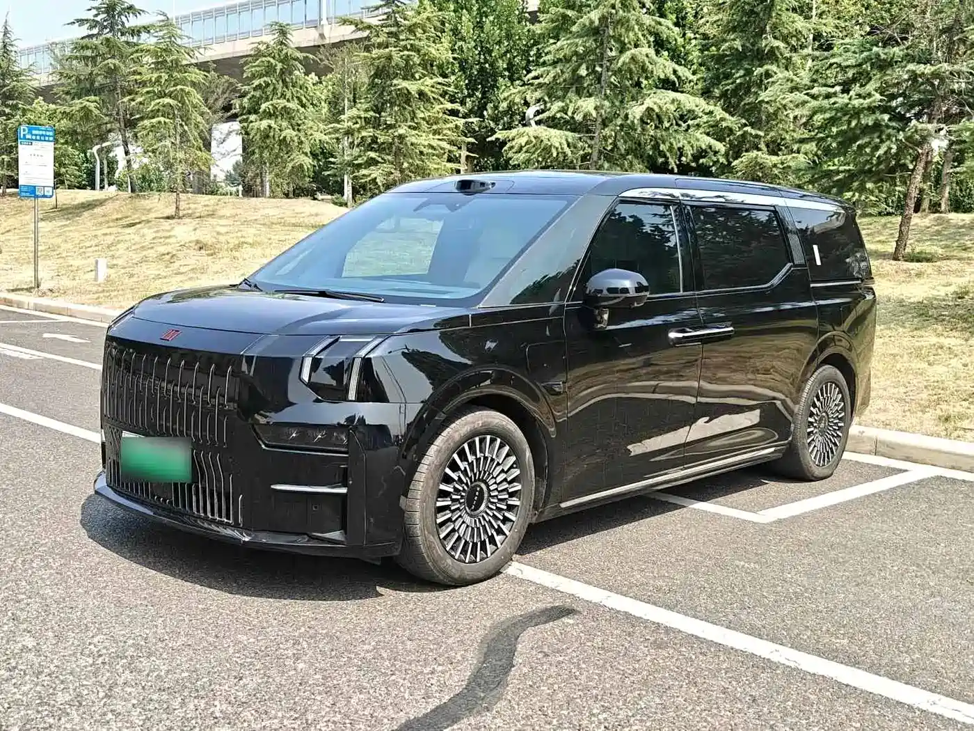 ZEEKR 009 2024 6-Seat Executive AWD Version 140kWh
