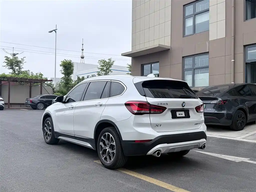 BMW X1 2022 sDrive20Li Fashion фото 4