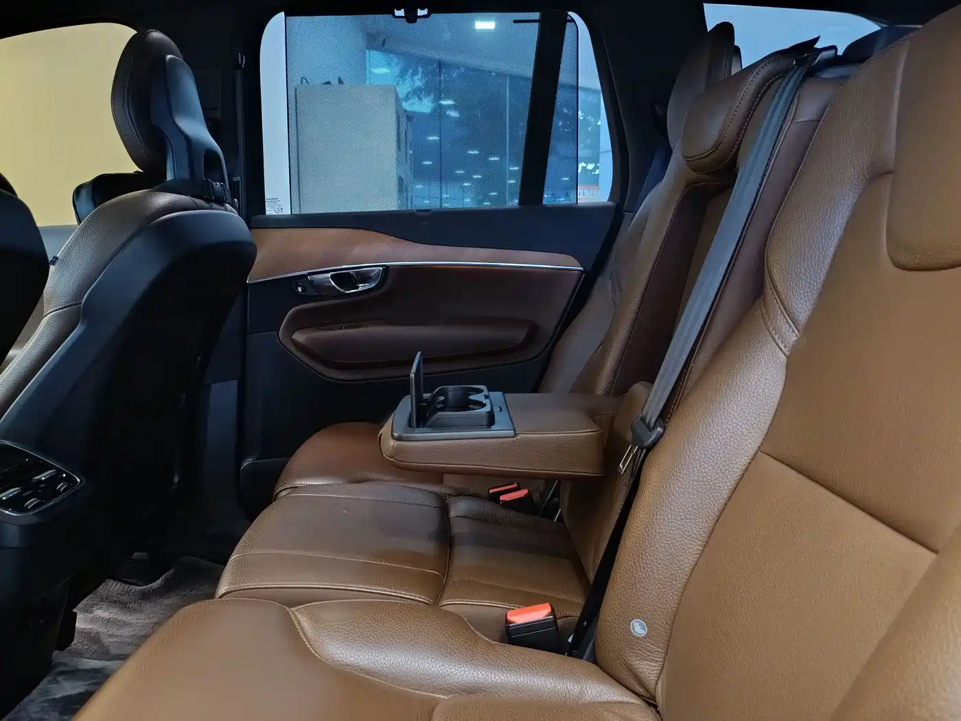 Фото 23 - Volvo XC90