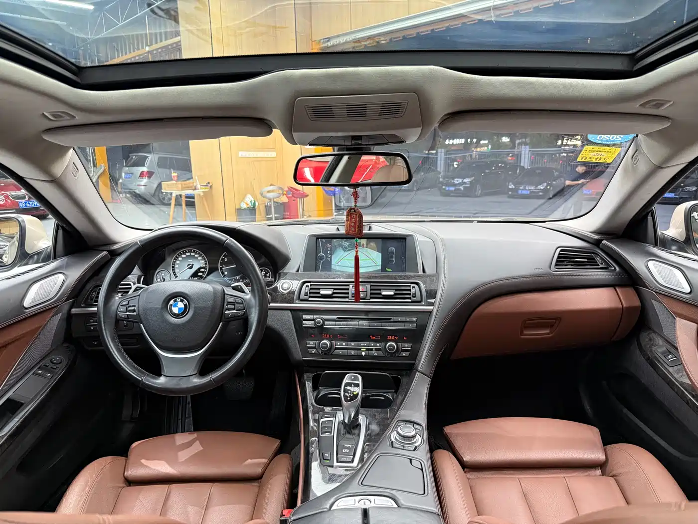 BMW 6 Series 2012 650i Coupe фото 17