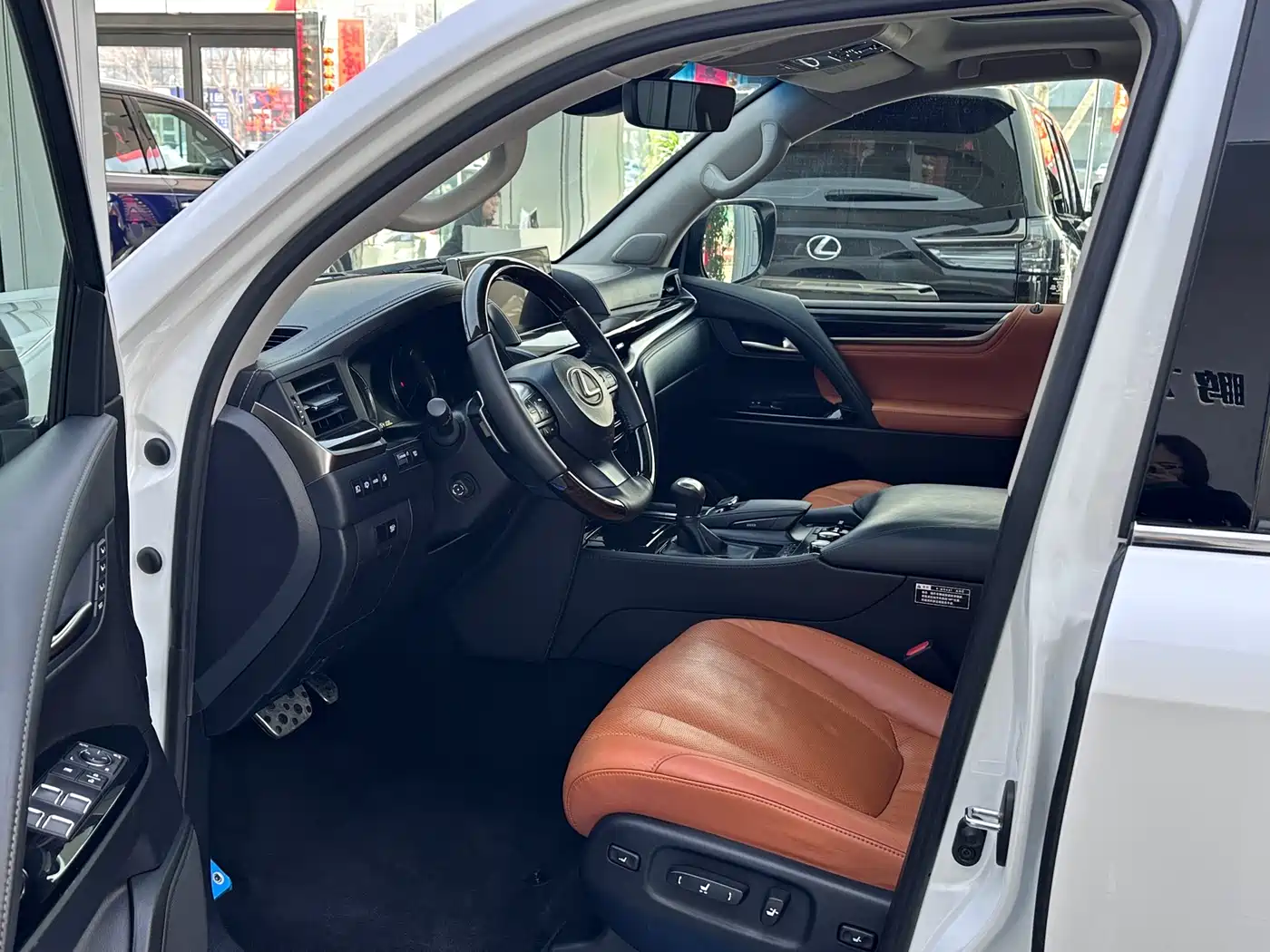 Lexus LX 2017 570 Peak Special Limited Edition фото 4