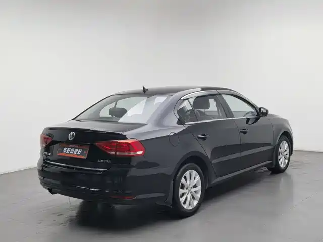 Volkswagen Lavida 2015 1.6L Manual Comfort Edition — фото 2