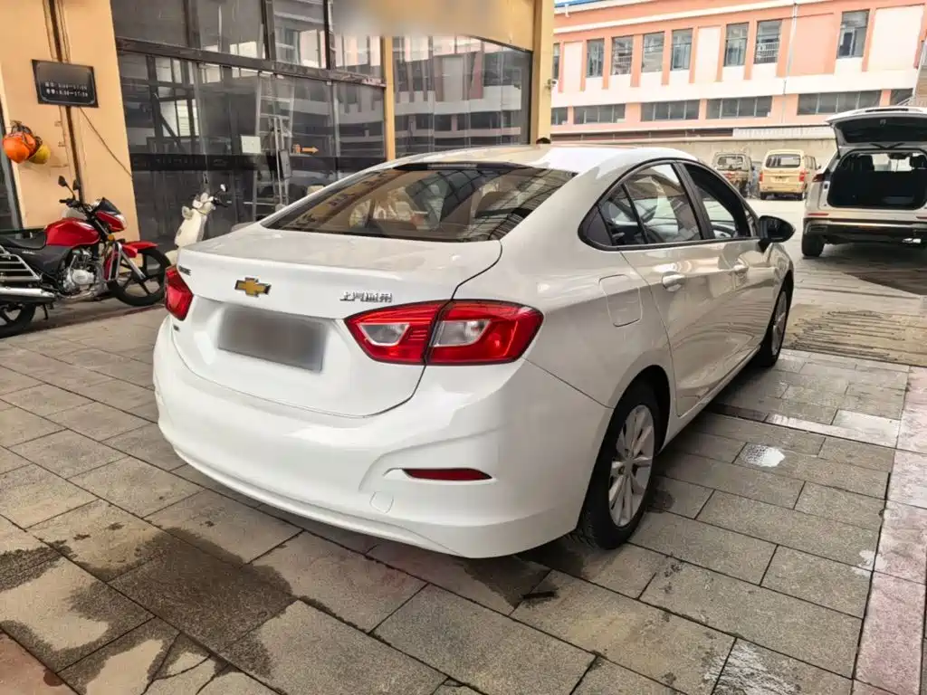 Chevrolet Cruze 2018 2018 320 Automatic Pioneer Sunroof Edition