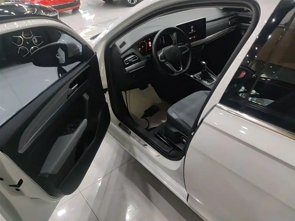 Volkswagen Lavida 2023 1.5L Auto Five Million Edition фото 16