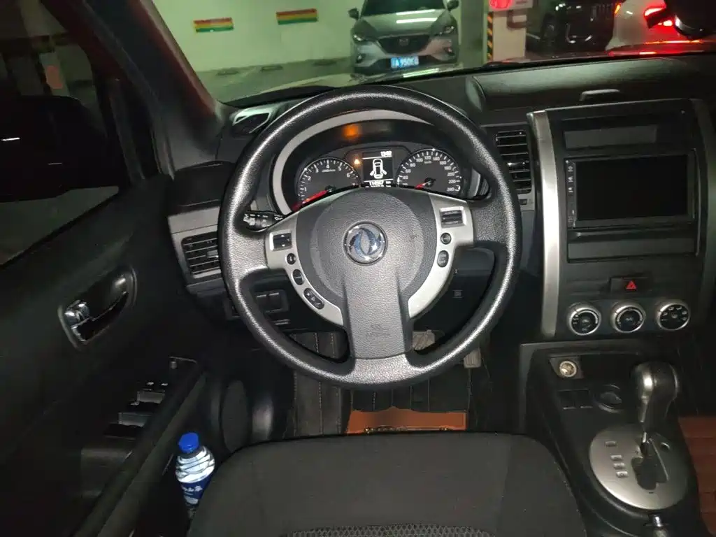 Dongfeng Fengdu MX6 2015 2015 2.0L CVT 2WD Excellence