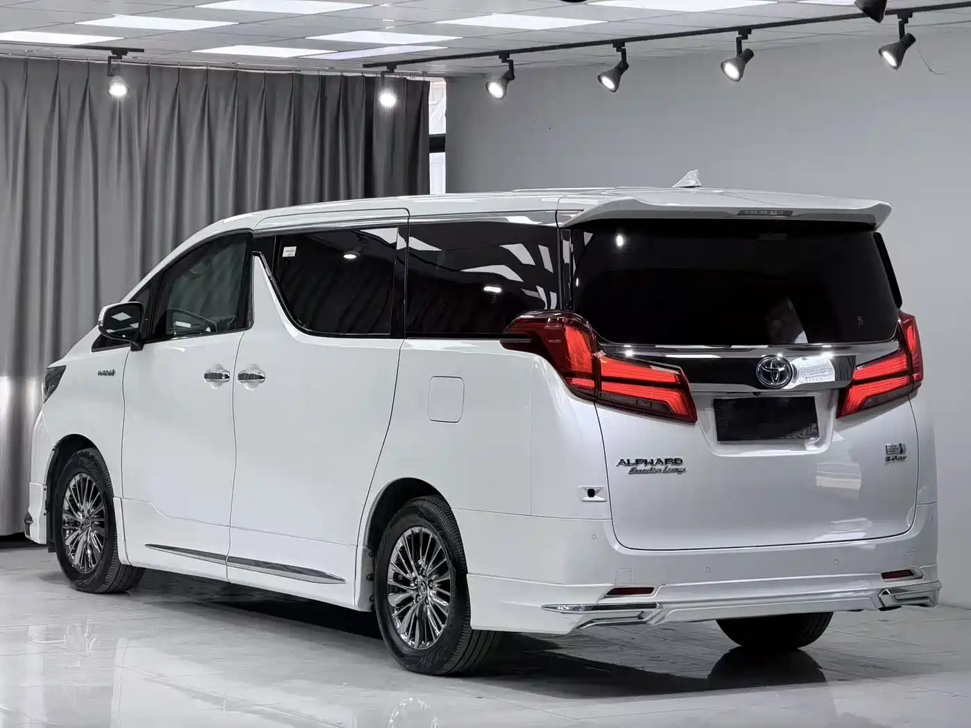 Toyota Vellfire 2020 Twin Engine 2.5L HV Premium Edition фото 11