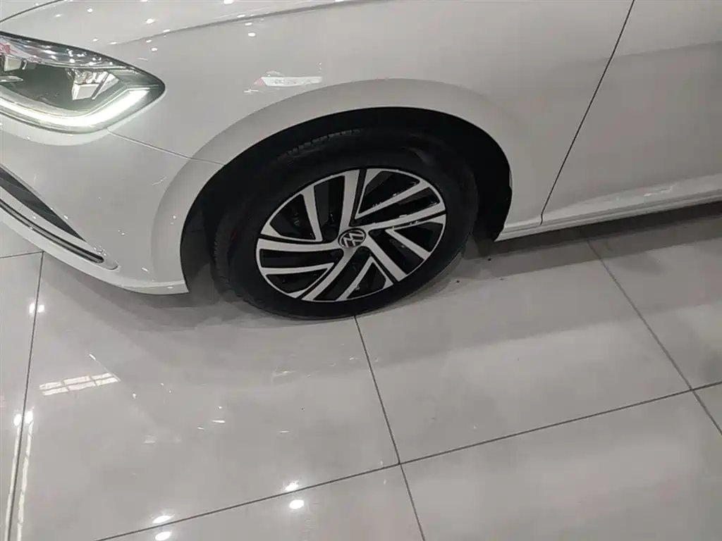 Volkswagen Lavida 2023 1.5L Auto Five Million Edition фото 23