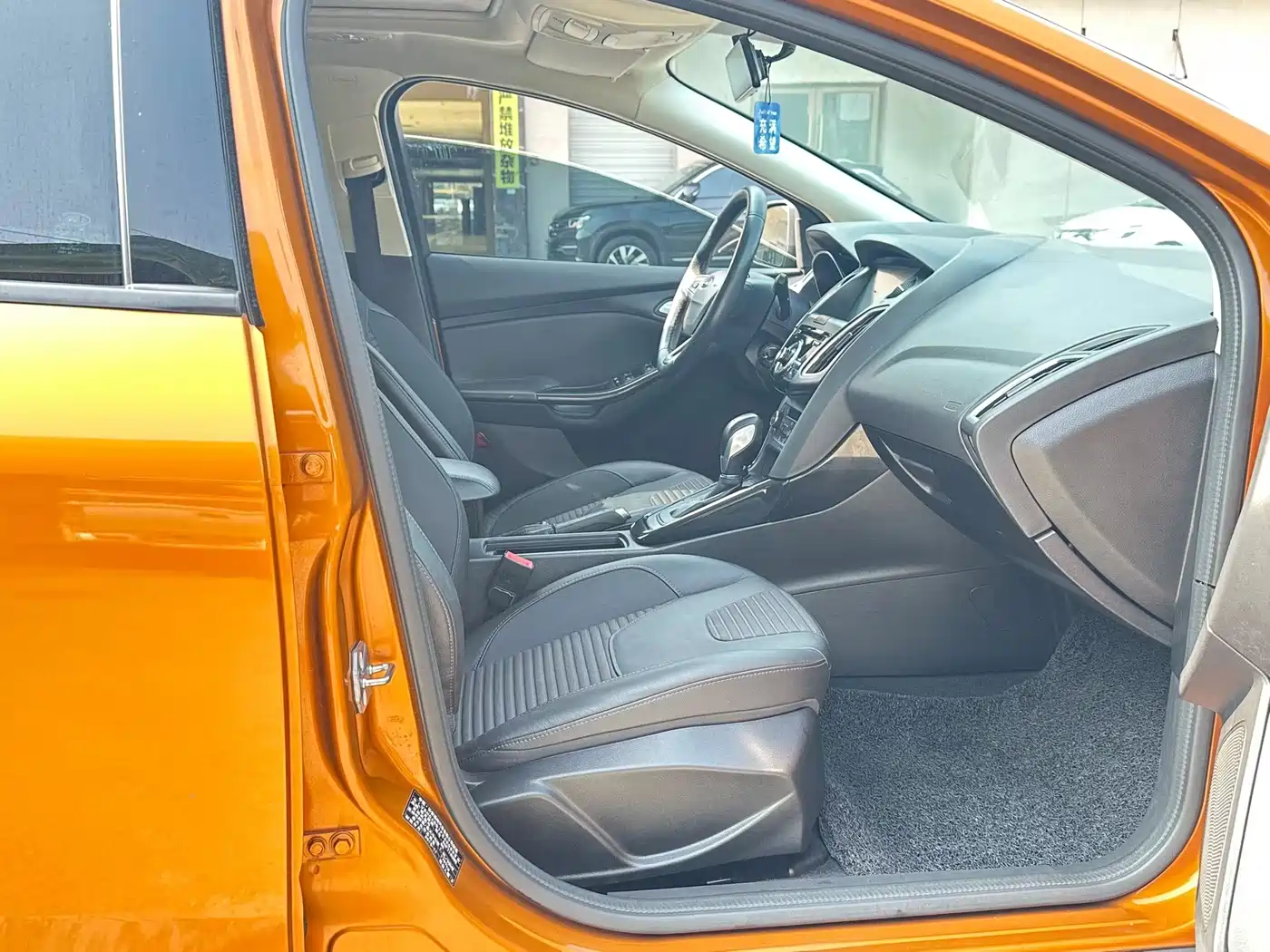 Photo 7 - Ford Focus