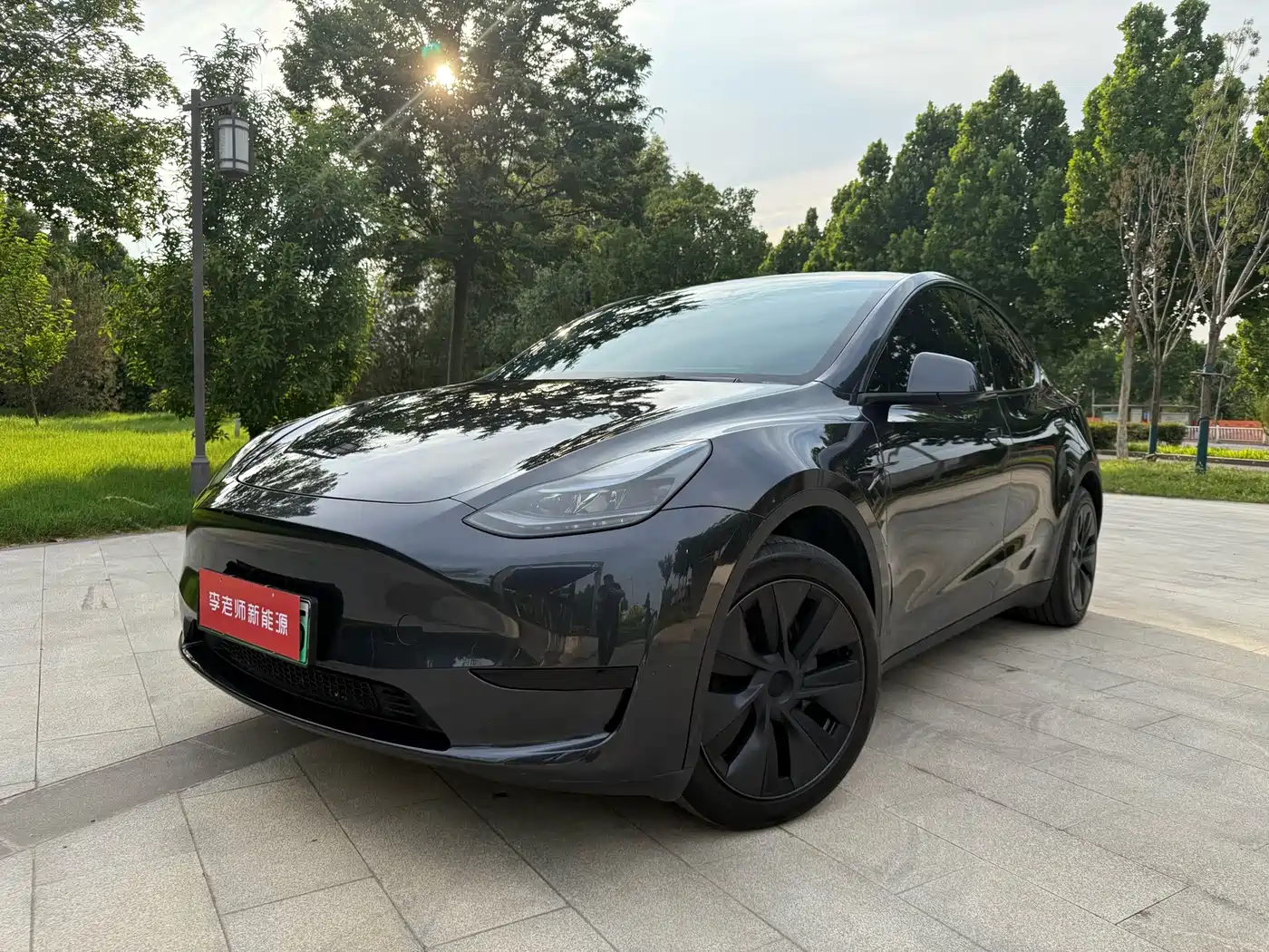 Tesla Model Y 2024