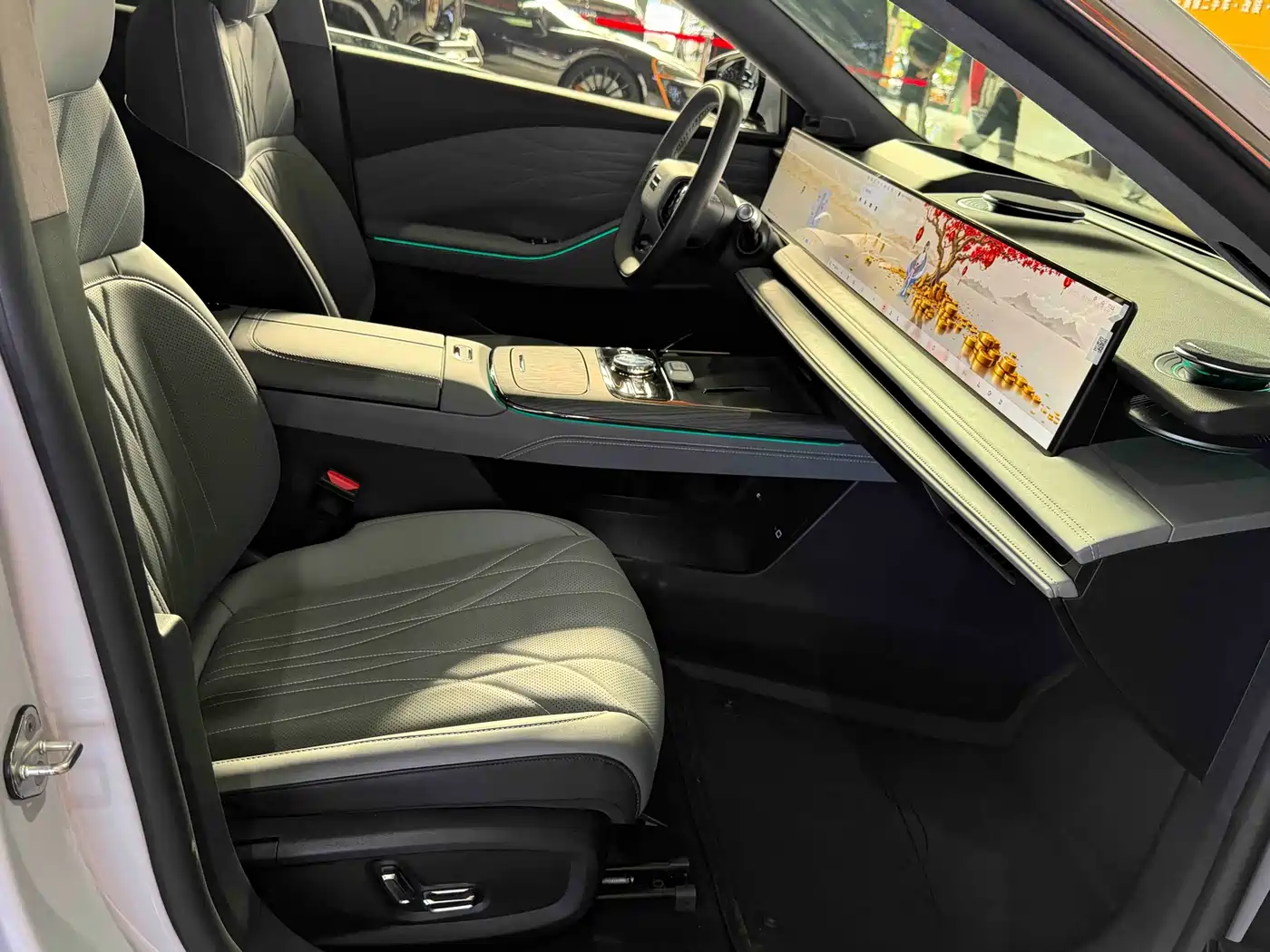 Geely Galaxy Galaxy E8 2025 700km Long Voyage Smart Drive Edition фото 15