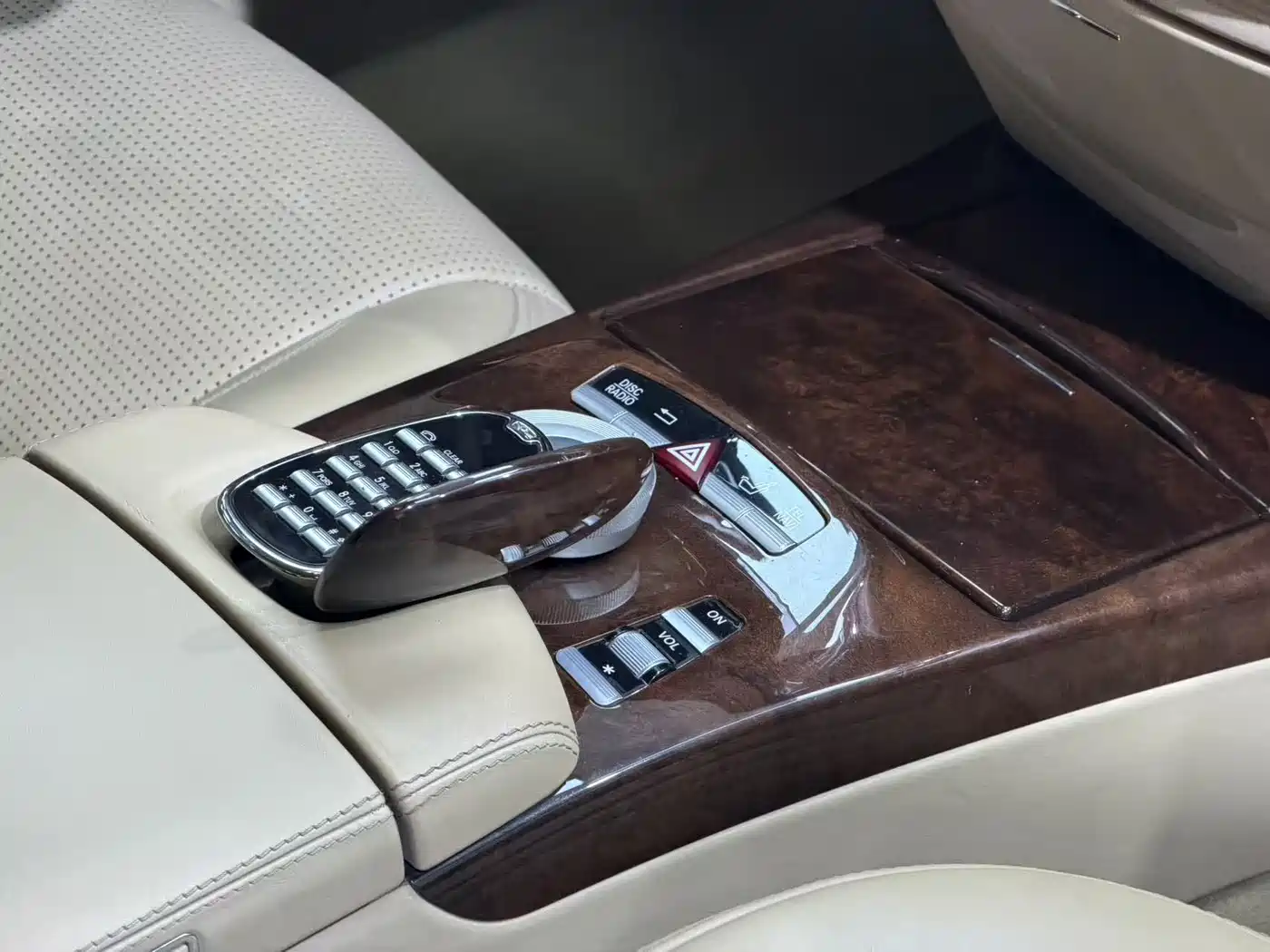 Mercedes-Benz S-Class AMG 2010 AMG S 65 фото 11