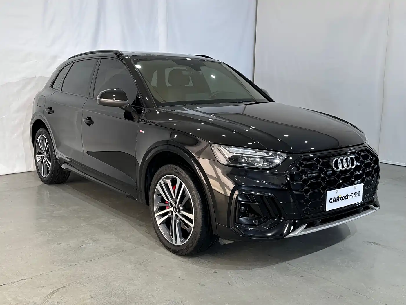 Audi Q5L 2024 Model 40 TFSI Luxury Dynamic фото 3