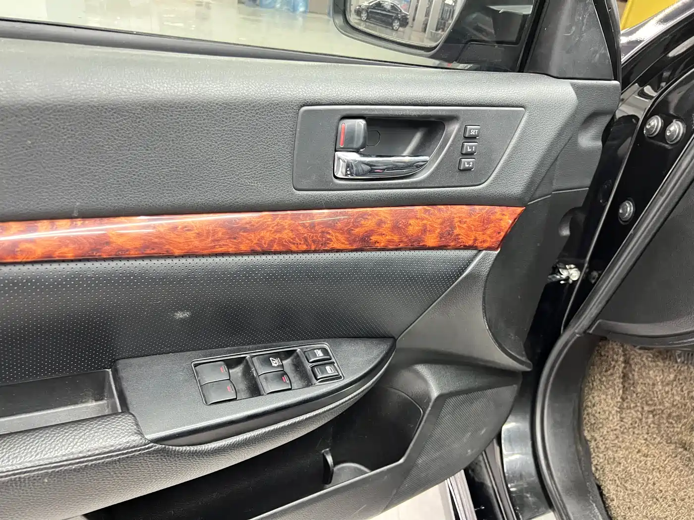 Subaru Legacy 2010 2.5i Luxury Navigation Edition фото 16