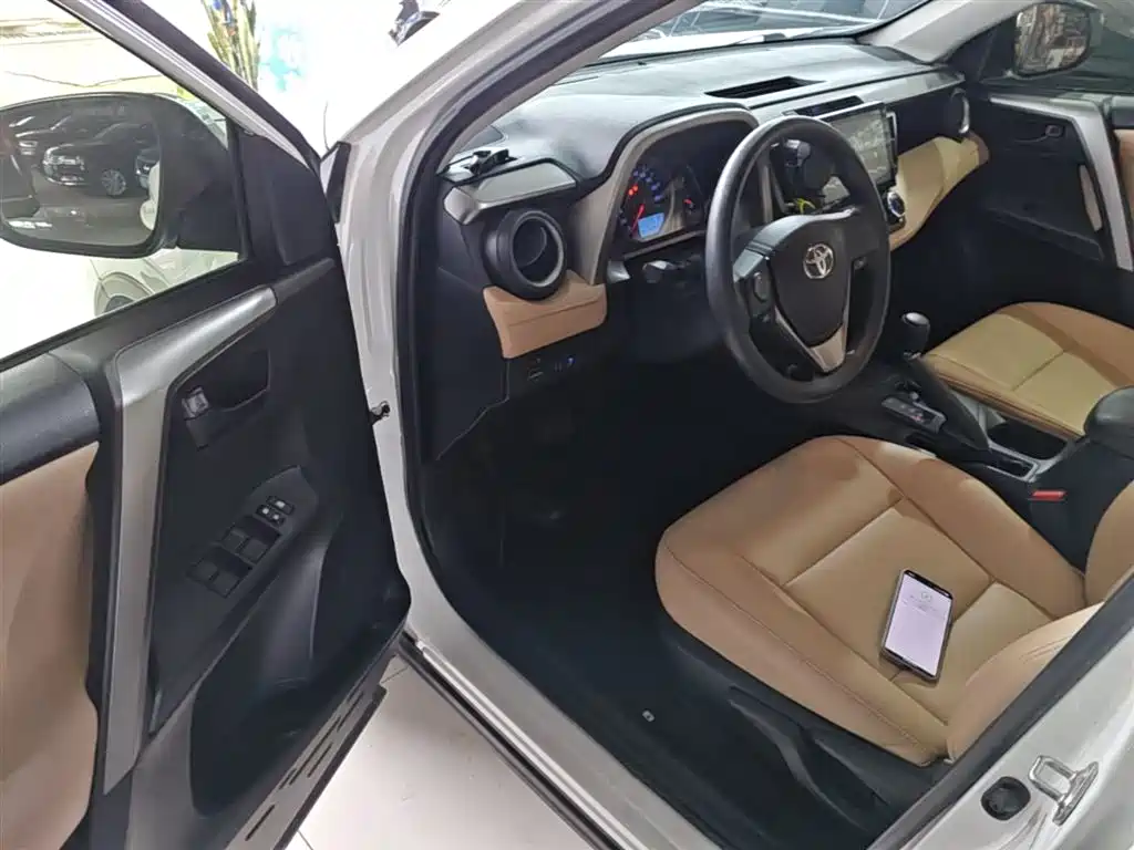 Toyota RAV4 Rongfang 2016 2.0L CVT 2WD Urban (China V) фото 16