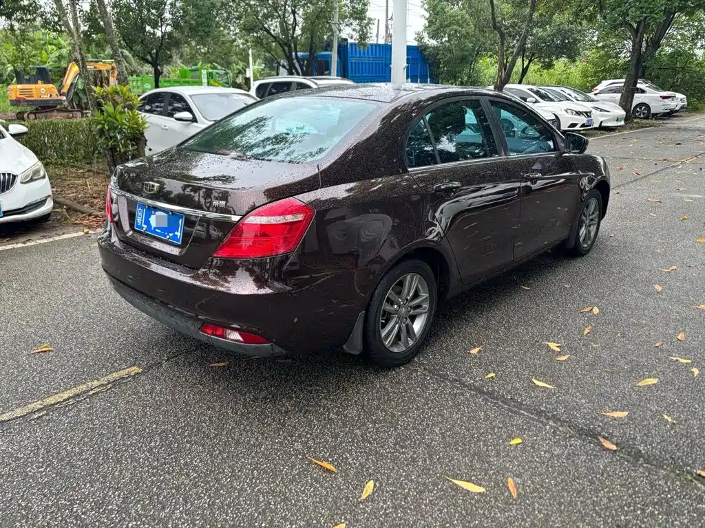 Фото 8 - Geely Emgrand