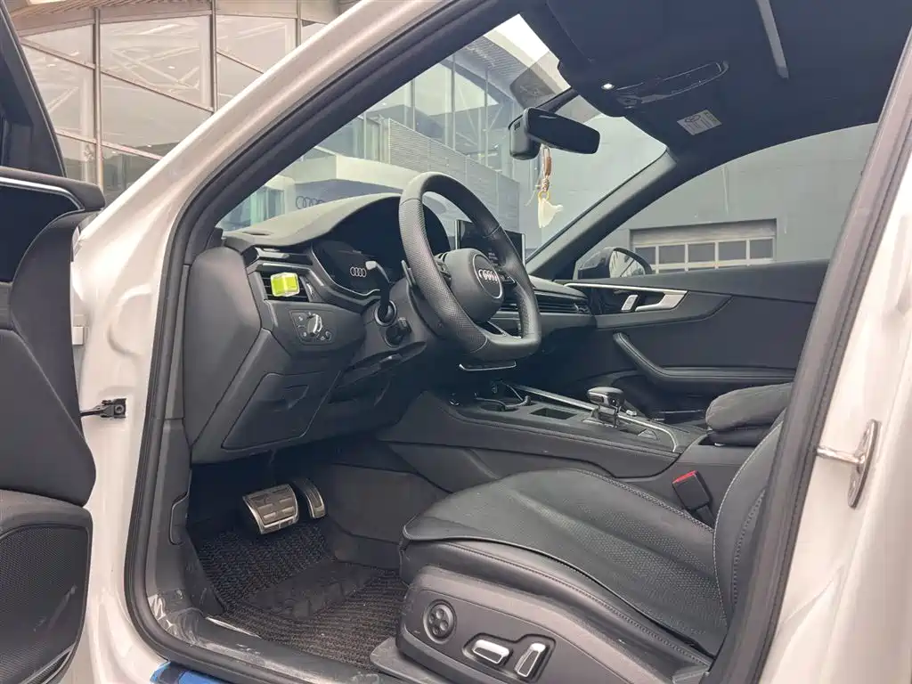 Audi A4L 2024 40 TFSI Luxury Dynamic фото 3