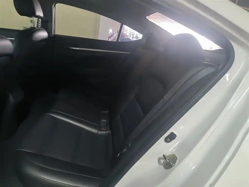 Hyundai Elantra 2018 1.6L Automatic 15th Anniversary Special Edition фото 17