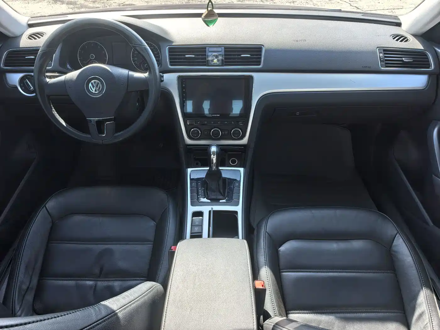 Volkswagen Passat 2014 1.8TSI DSG Luxury Edition фото 6
