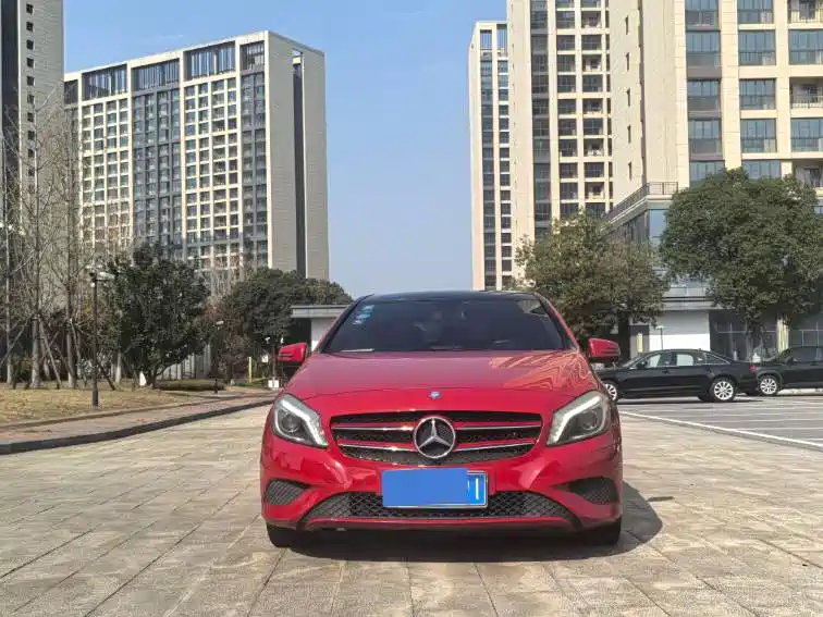 Mercedes-Benz A-Class (Import) 2015 A 180 фото 2