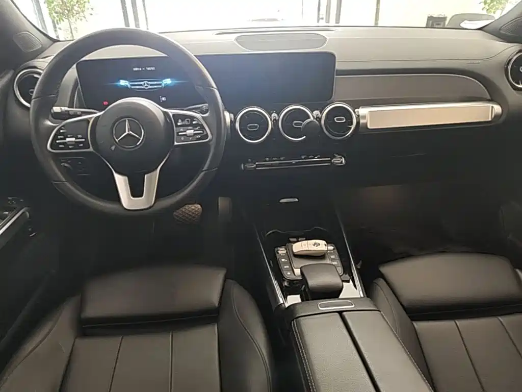 Photo 10 - Mercedes-Benz GLB