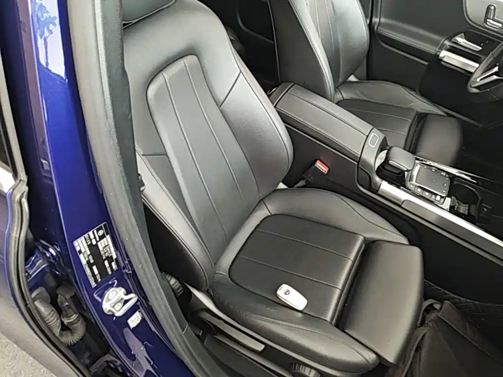 Photo 25 - Mercedes-Benz GLB