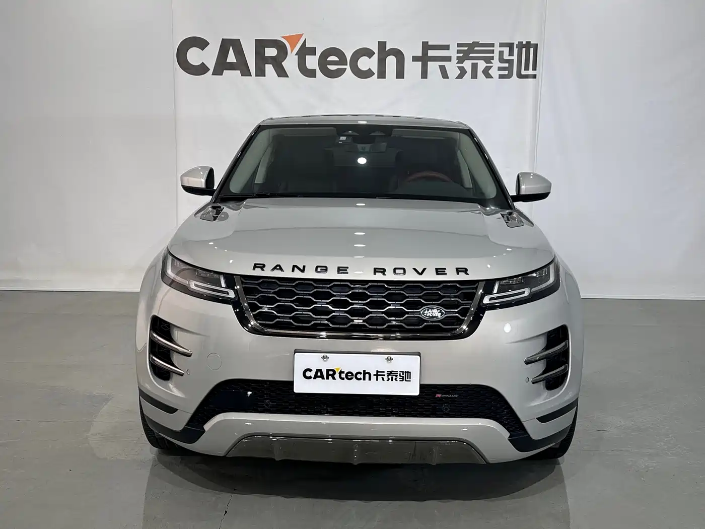 Land Rover Range Rover Evoque 2023 Range Rover Evoque L 249PS Luxury Edition фото 2