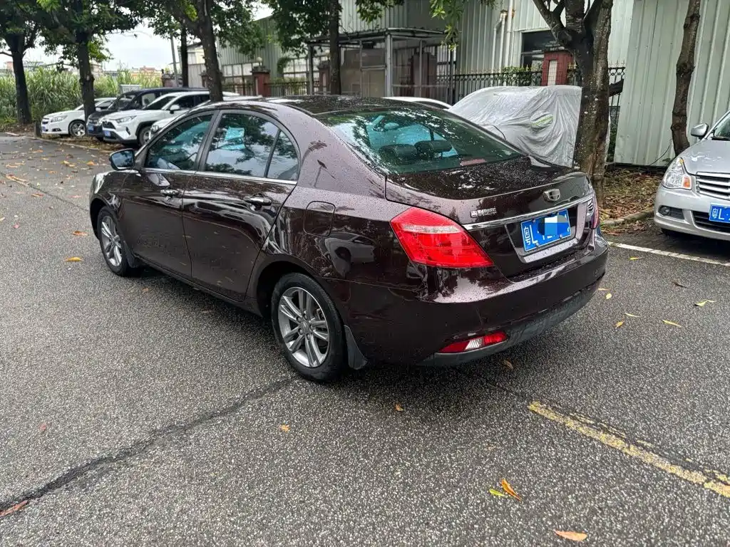 Фото 10 - Geely Emgrand