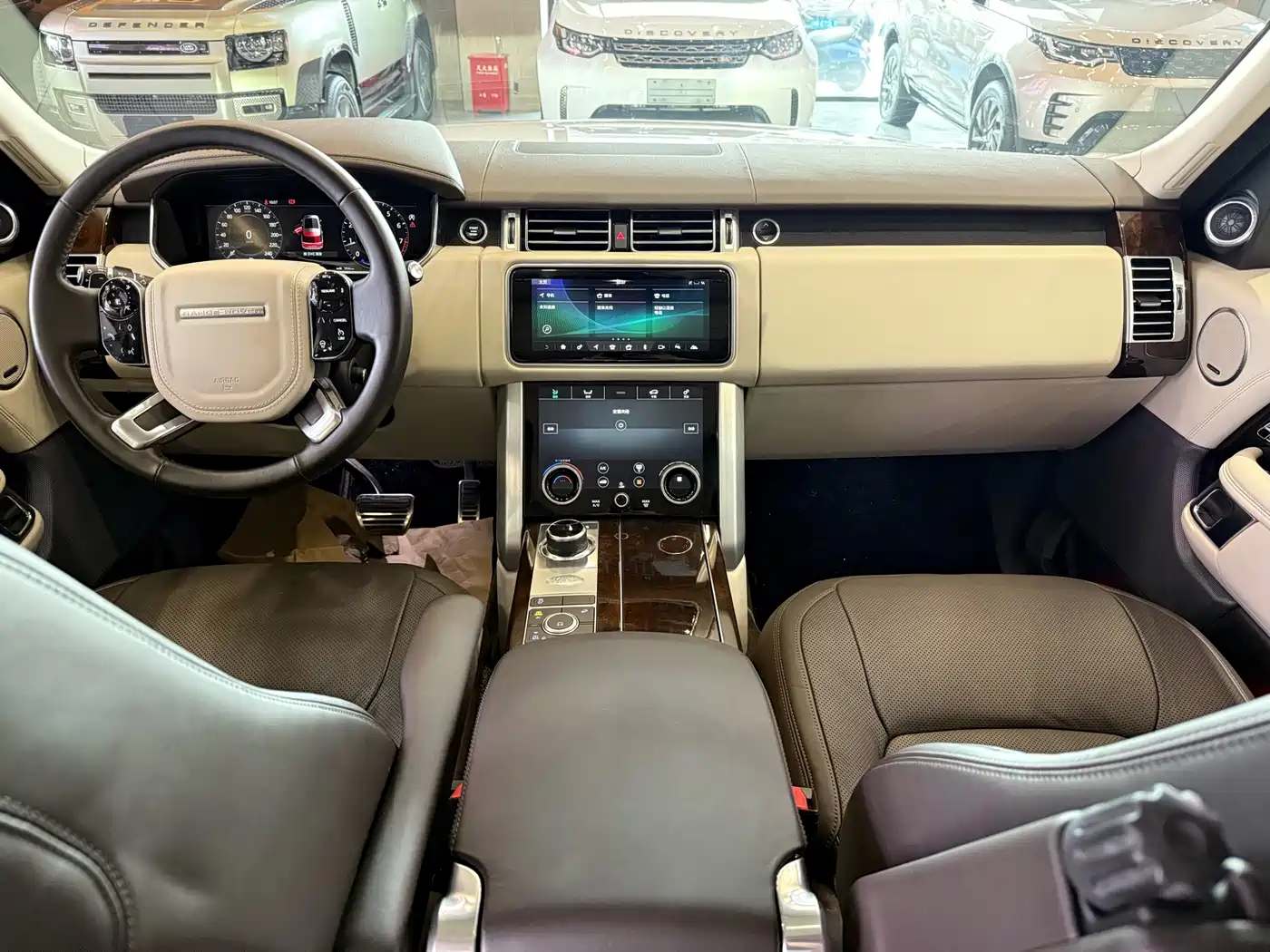 Land Rover Range Rover 2020 3.0 L6 Heritage Extended Edition фото 18