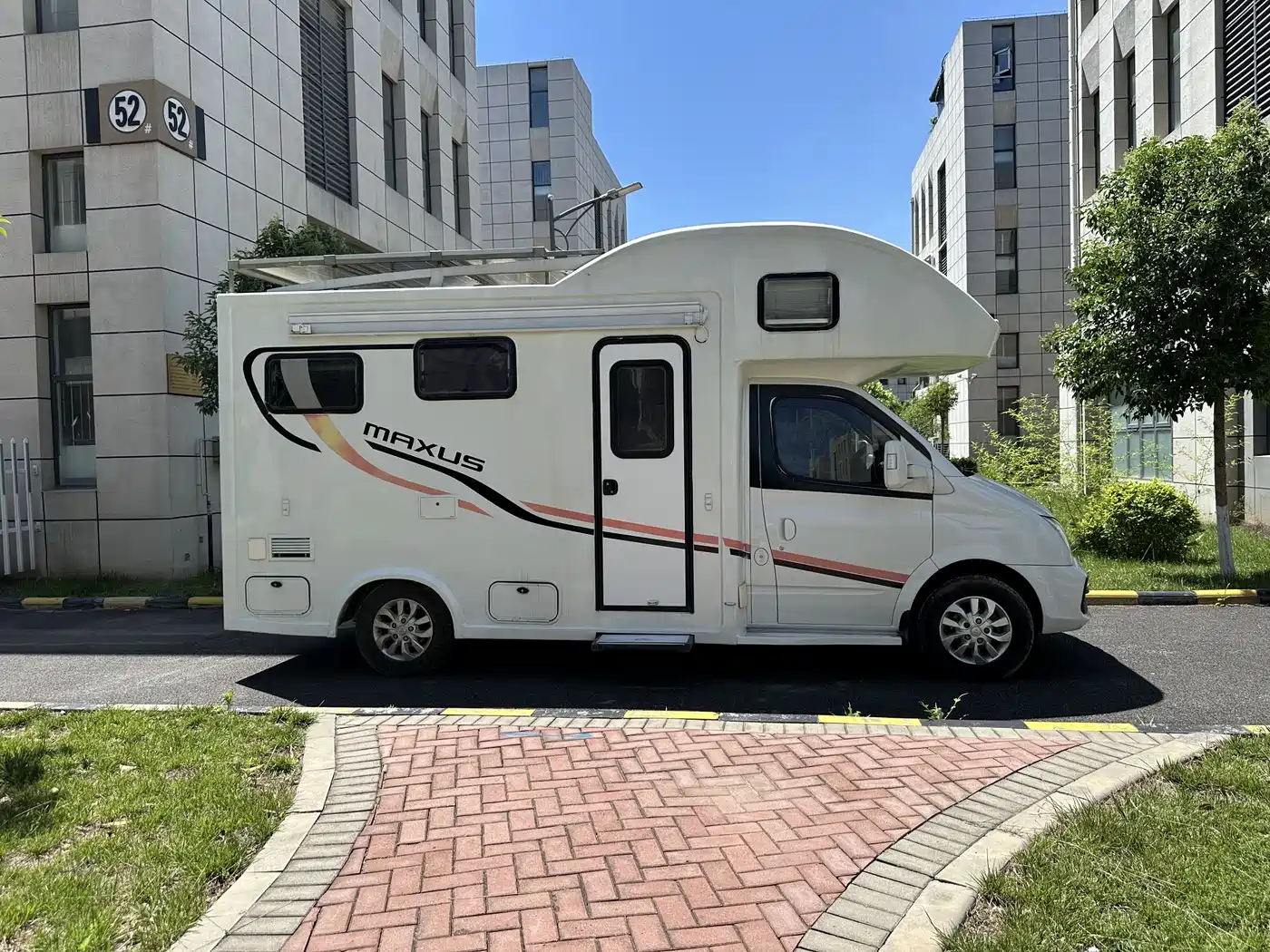 SAIC Maxus Xintu V80 2018 2.5T AMT Elite Short Wheelbase Medium Roof 5-6 Seater фото 8