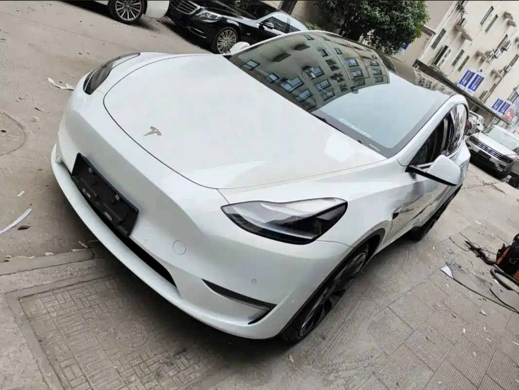  Tesla Model Y 2023 High Performance All-Wheel Drive Edition