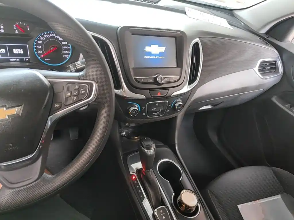 Фото 10 - Chevrolet Equinox