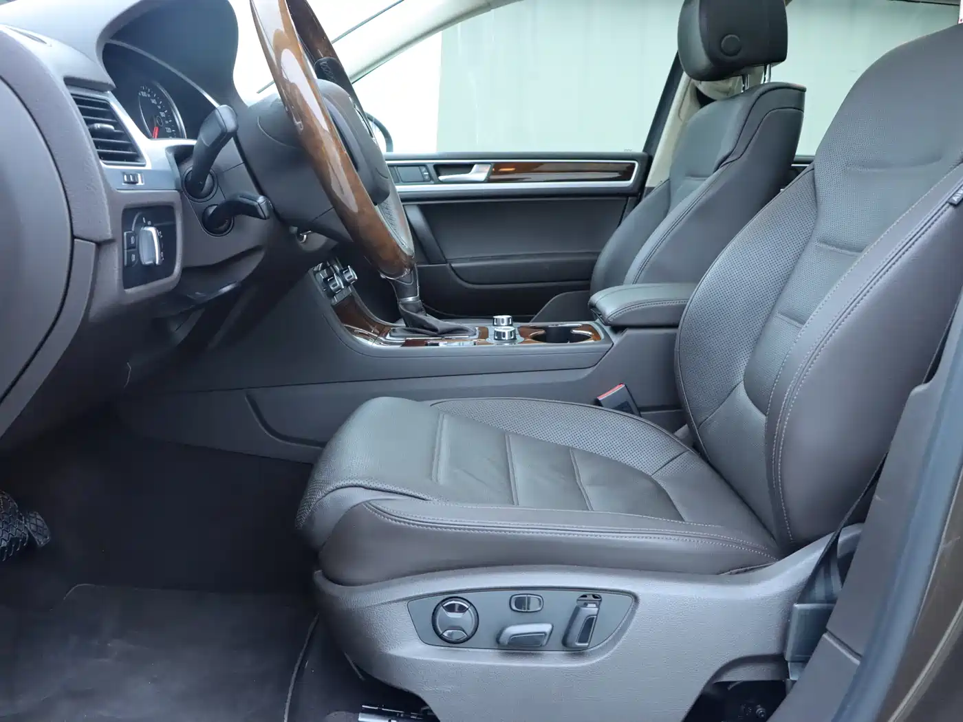 Volkswagen Touareg 2015 3.0TSI Comfort Edition фото 4