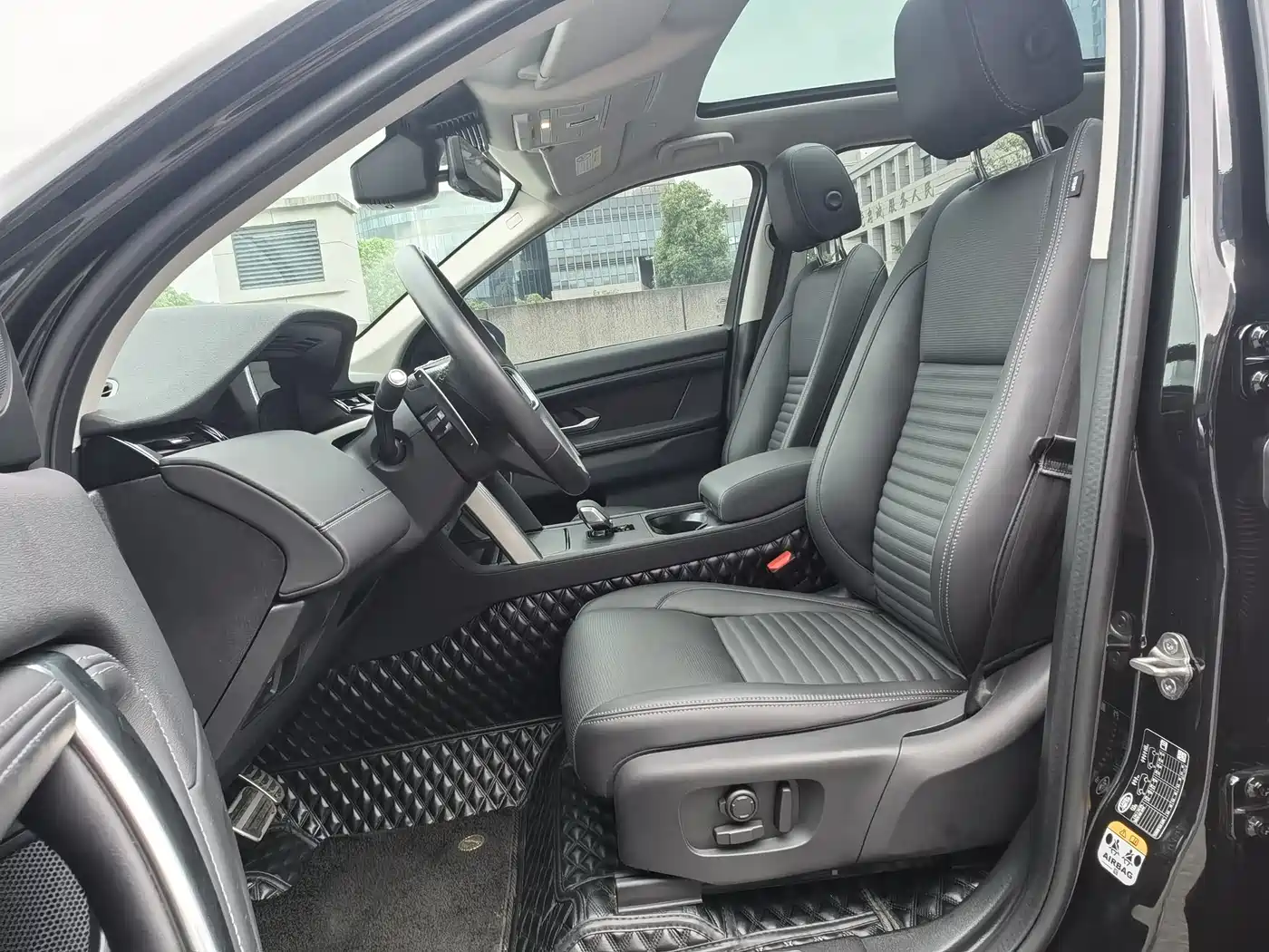 Land Rover Discovery Sport 2024 Luxury Custom Edition фото 9