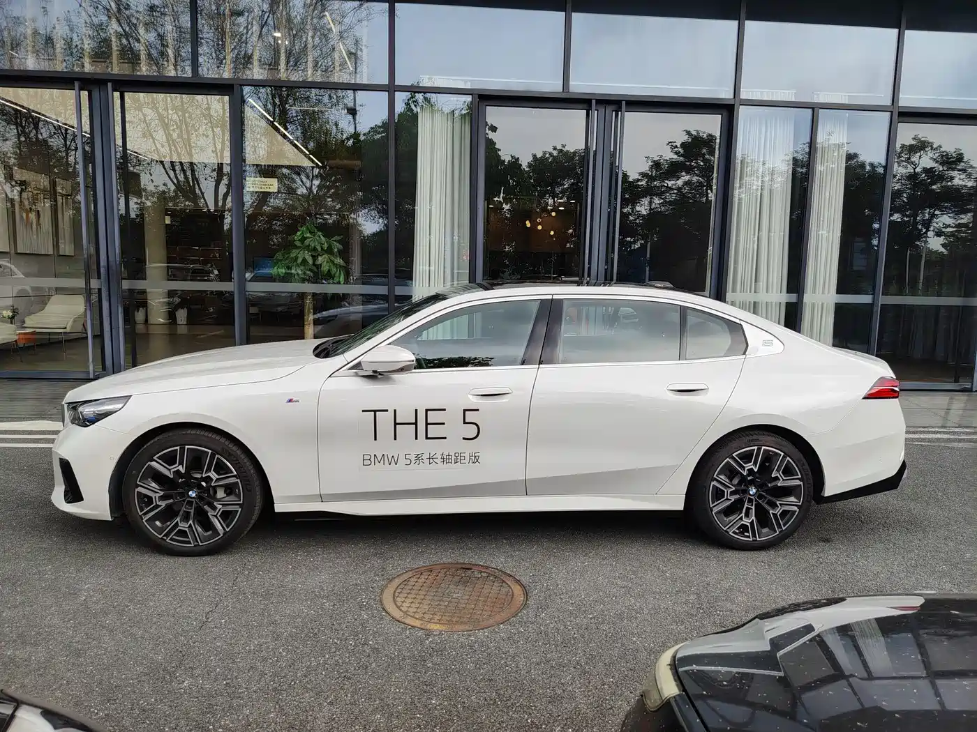 BMW 5 Series 2025 530Li Premium M Sport Package фото 7