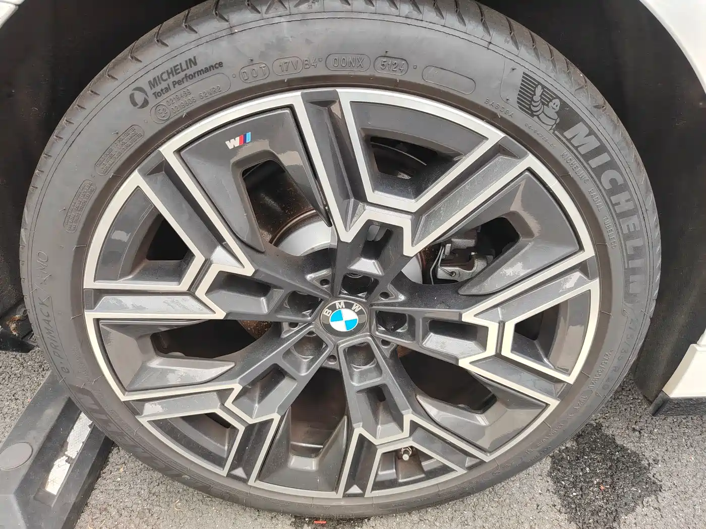 BMW 5 Series 2025 530Li Premium M Sport Package фото 9