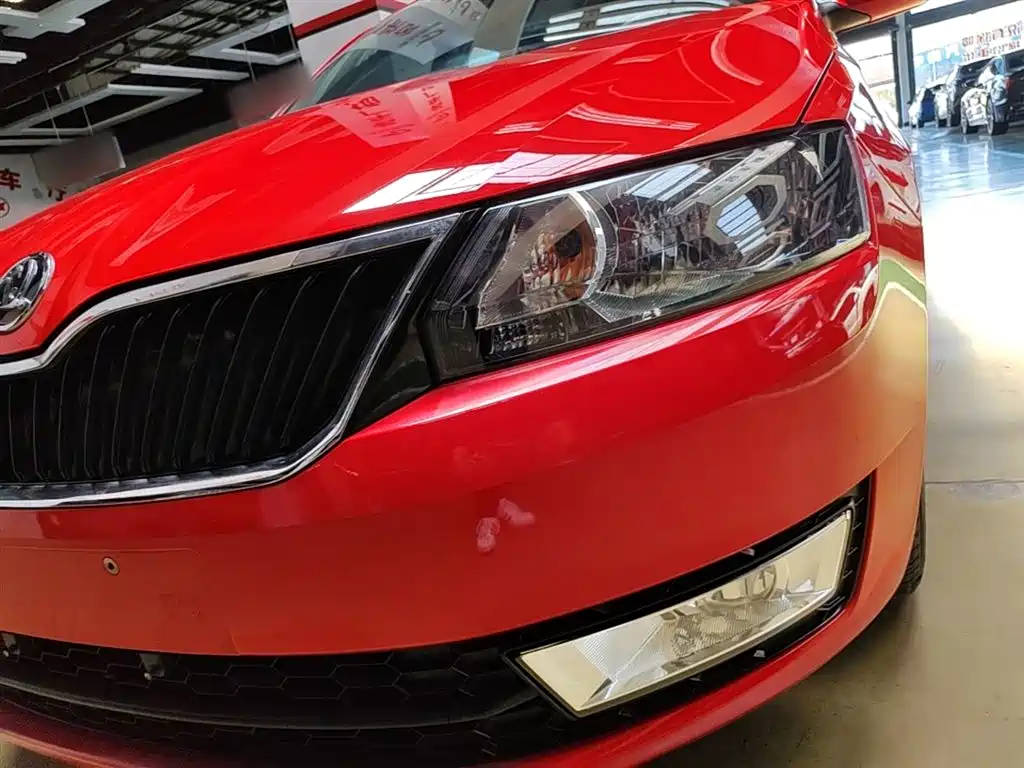 Škoda Skoda Rapid Spaceback 2016 Facelift 1.6L Automatic Innovation Edition фото 24