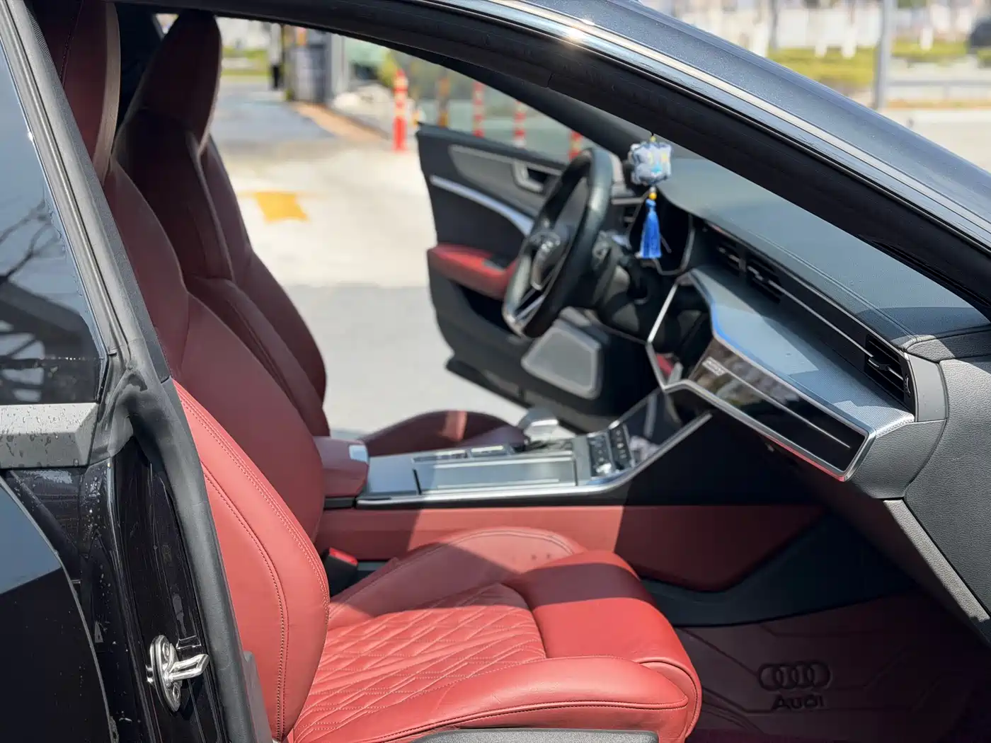 Audi A7L 2024 45 TFSI quattro S-line Black Warrior Edition фото 10