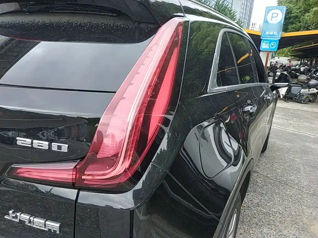 Cadillac XT4 2019 2018 28T FWD Leading Edition