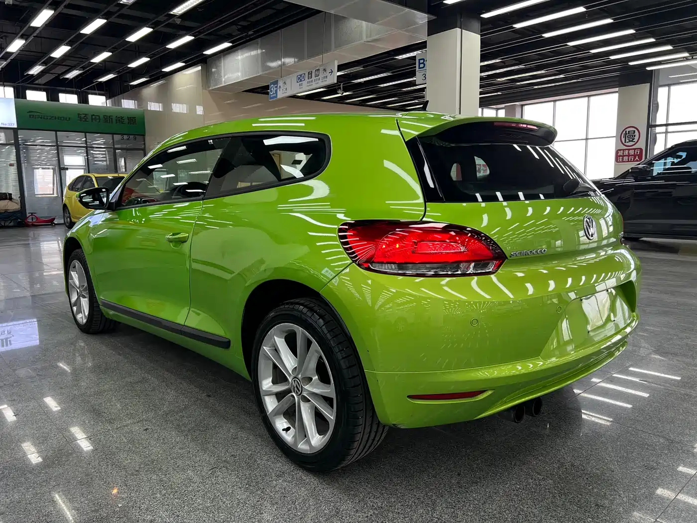 Volkswagen Scirocco 2011 2.0TSI Luxury фото 18