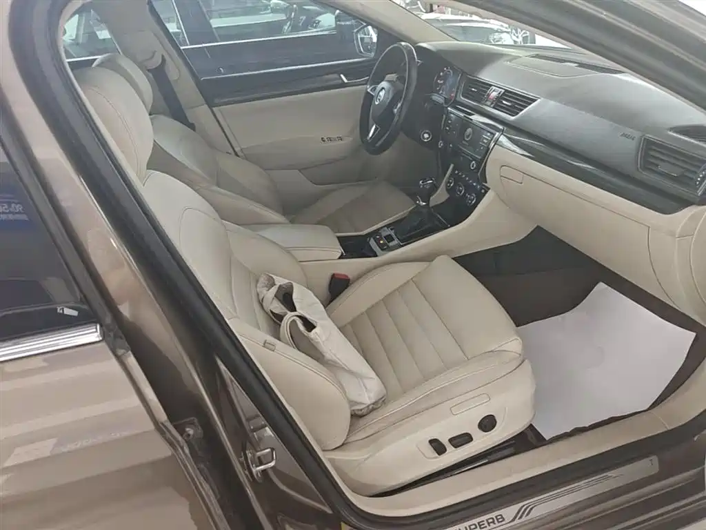 Škoda Superb 2016 TSI330 DSG Smart Edition фото 25