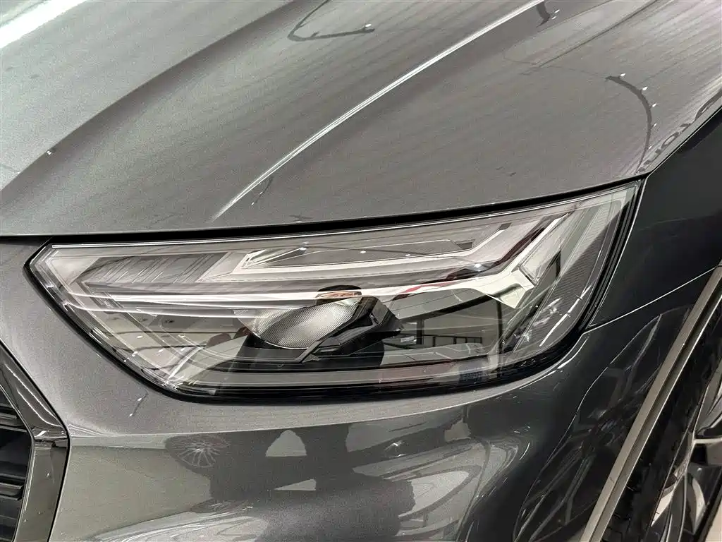Audi Q5L 2024 Model 40 TFSI Luxury Dynamic фото 4