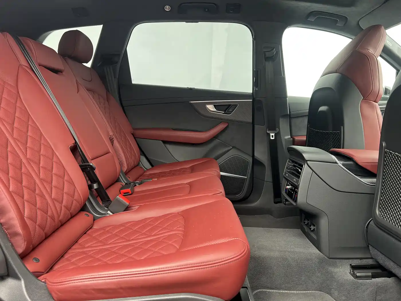 Audi SQ7 2024 4.0 TFSI фото 6