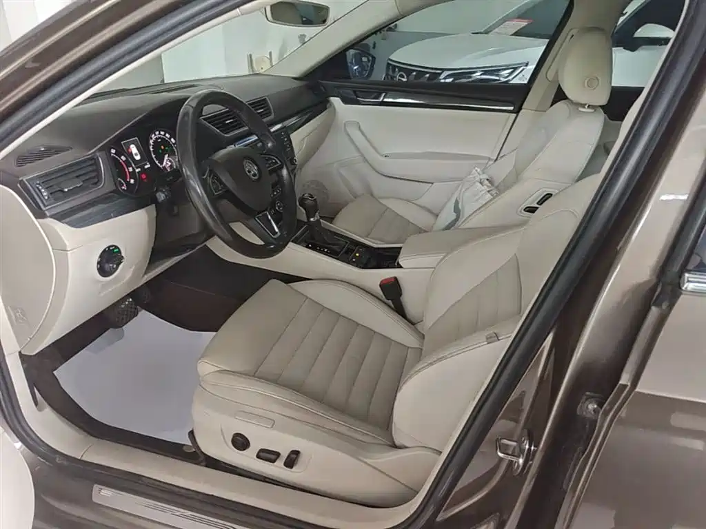 Škoda Superb 2016 TSI330 DSG Smart Edition фото 15