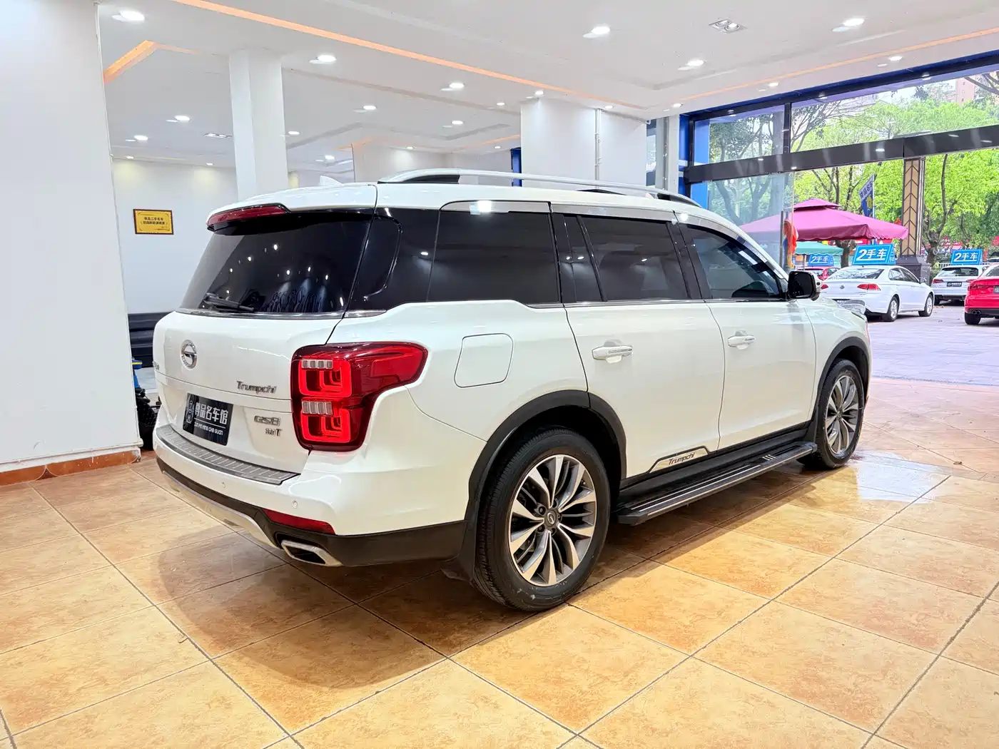 GAC Trumpchi Trumpchi GS8 2017 320T 2WD Luxury Smart Connect (7-seater) фото 4